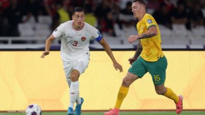 Jay Idzes melawan Australia