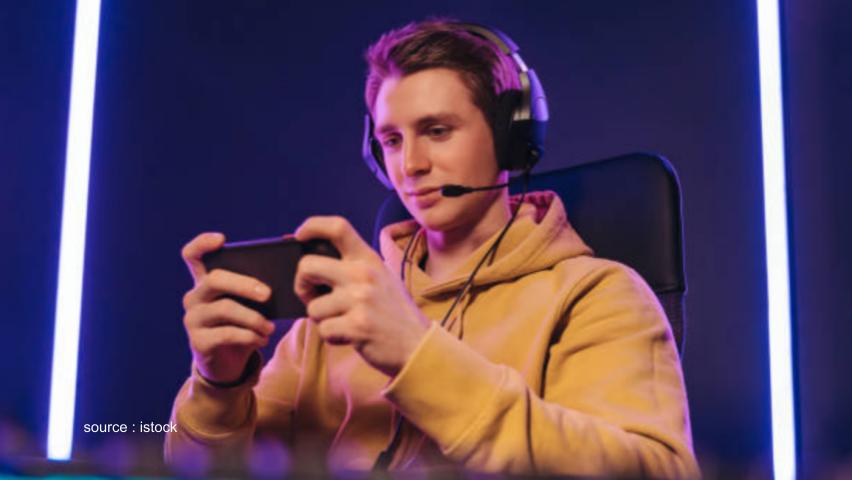 Bermain game di ponsel