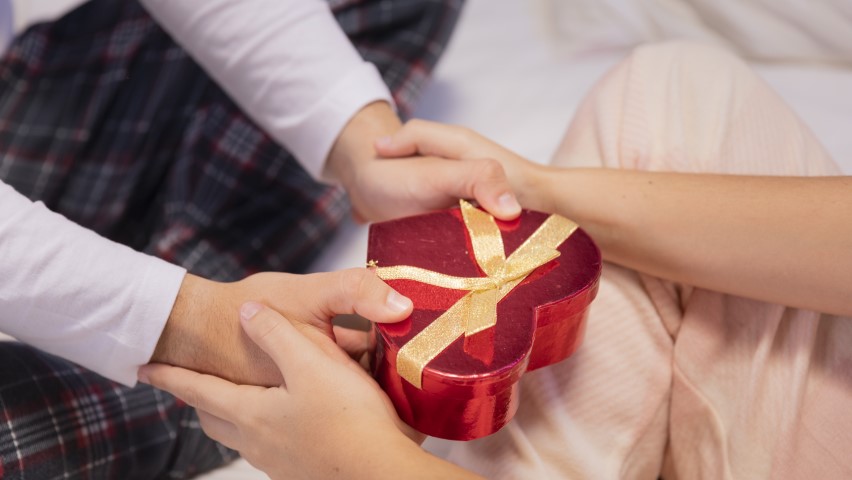 kado valentine untuk Istri