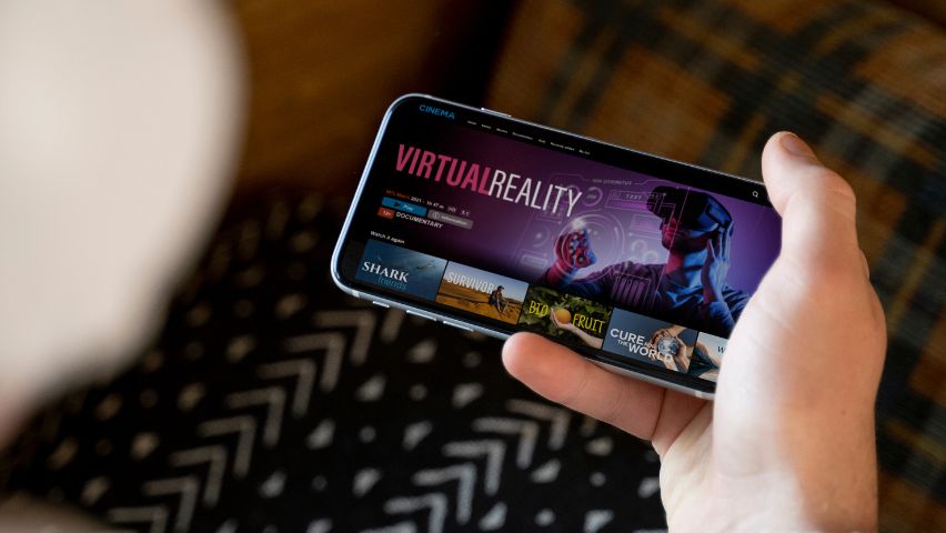 8 Aplikasi Streaming TV, Legal dan Bisa Lewat HP