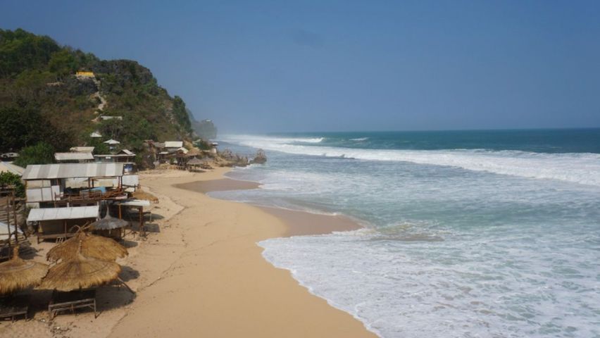 Pantai Watu Lawang Surga Tersembunyi di Gunungkidul yang Wajib Dikunjungi