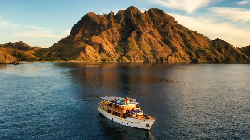Pulau Komodo Surga Naga Purba yang Wajib Masuk Bucket List