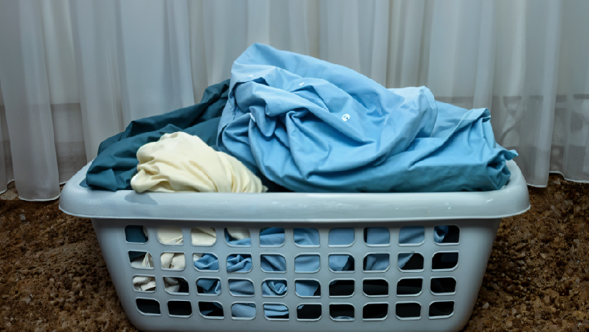 Tumpukan cucian untuk bisnis rumahan laundry