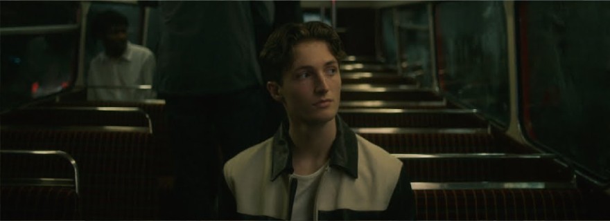 Drunk Text Lirik dan Chord, Lagu yang Relate Banget sama Kamu