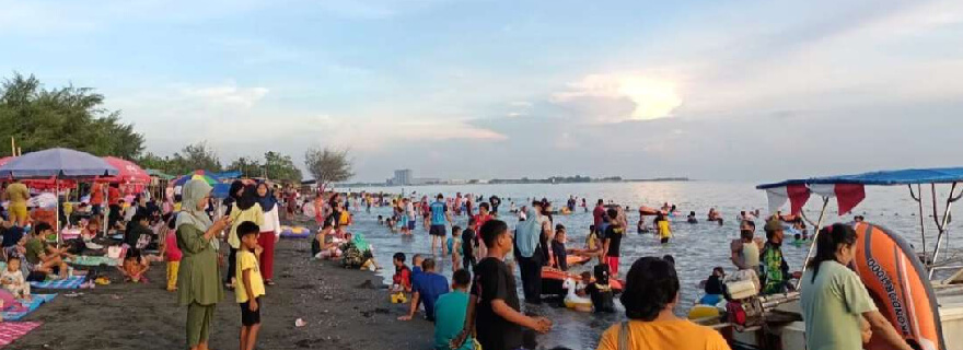 Ngebum Tourist Beach: Location, Tickets, and Easy Routes!