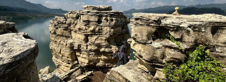 wisata alam lubang sewu