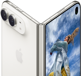 iPhone Duo, terbuka sebagian seperti buku dengan mekanisme engsel di tengah, panel belakang eksterior di sebelah kiri menampilkan logo Apple dan kamera ganda, layar luar di sebelah kanan menampilkan foto potret seseorang berambut pirang
